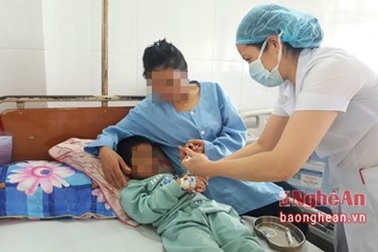 Kinh hãi với chiếc kèn đồ chơi trong phổi bé 6 tuổi