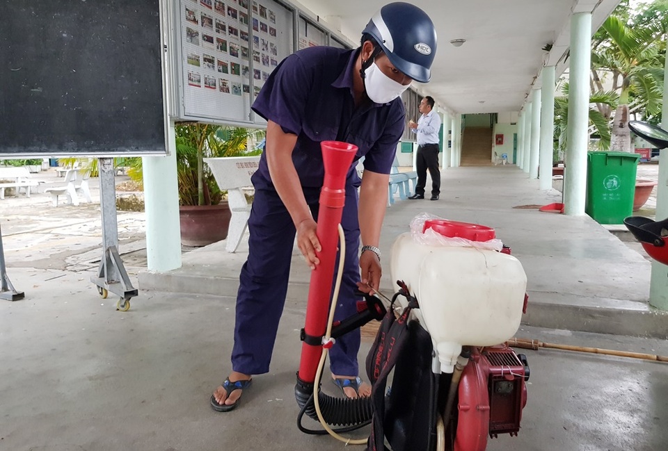 Khánh Hòa bắt đầu sát khuẩn trường học trước ngày thi tốt nghiệp THPT - 1 Khánh Hòa bắt đầu sát khuẩn trường học trước ngày thi tốt nghiệp THPT - 1