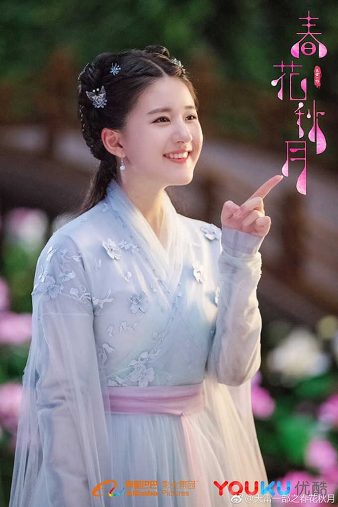 “Thánh nữ xuyên không” Triệu Lộ Tư: Đại tiểu thư giàu nứt đố đổ vách, chi tiền đóng phim bao năm vẫn chưa đổi vận - Ảnh 6. “Thánh nữ xuyên không” Triệu Lộ Tư: Đại tiểu thư giàu nứt đố đổ vách, chi tiền đóng phim bao năm vẫn chưa đổi vận - Ảnh 6.