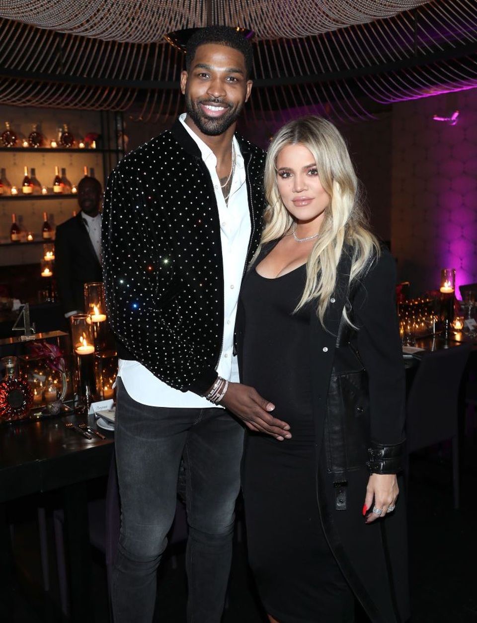 Khoe nhẫn kim cương khủng, Khloe Kardashian bị nghi đã đính hôn - 6 Khoe nhẫn kim cương khủng, Khloe Kardashian bị nghi đã đính hôn - 6