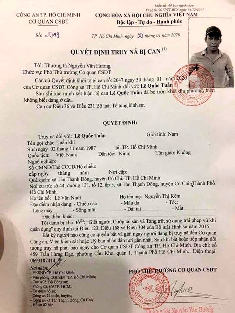 Vụ xả súng bắn chết 4 người: Người dân mặc áo chống đạn hỗ trợ cảnh sát truy tìm nghi phạm - 12 Vụ xả súng bắn chết 4 người: Người dân mặc áo chống đạn hỗ trợ cảnh sát truy tìm nghi phạm - 12