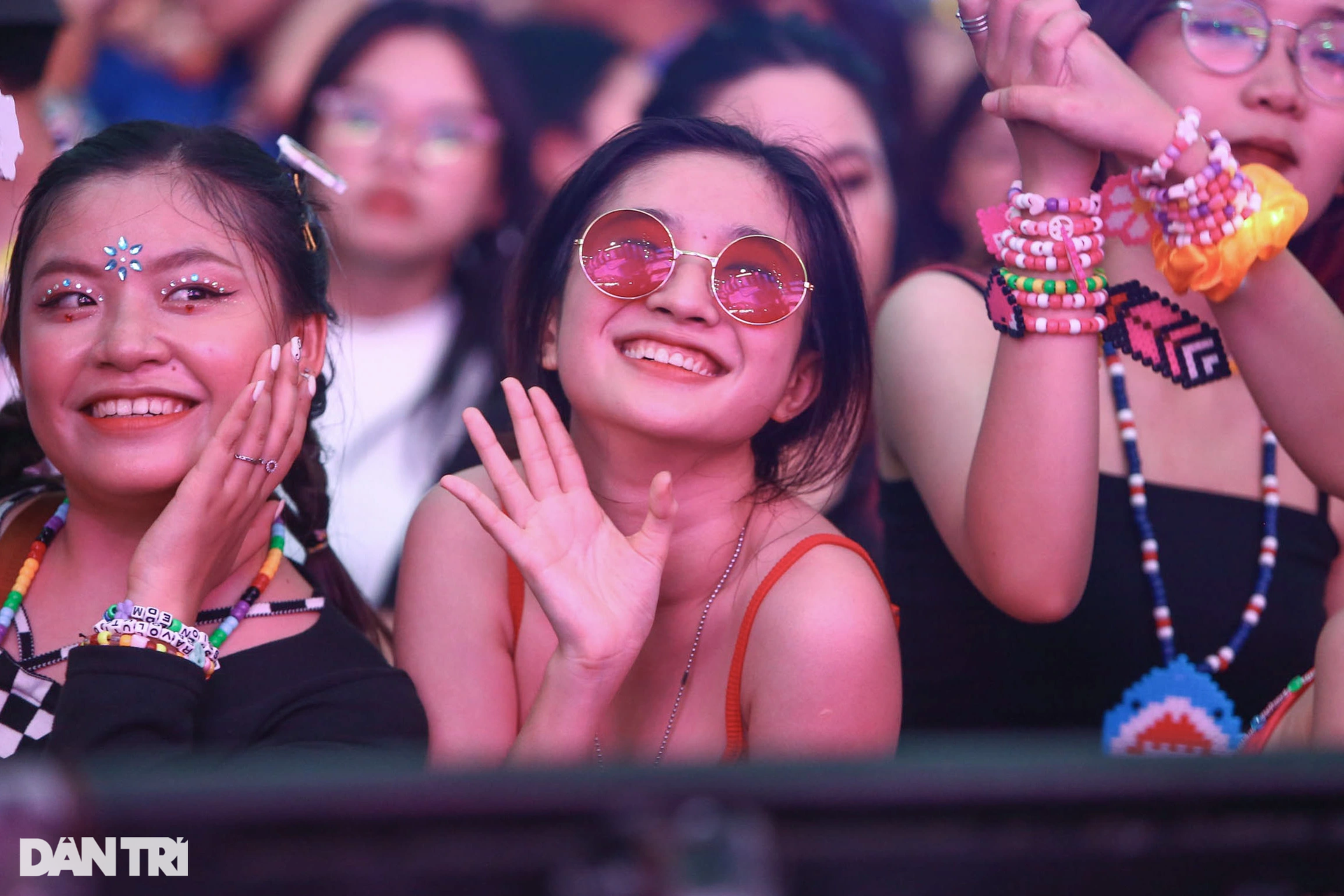 Hàng nghìn bạn trẻ quẩy hết mình với lễ hội âm nhạc EDM số một Việt Nam - 9 Hàng nghìn bạn trẻ quẩy hết mình với lễ hội âm nhạc EDM số một Việt Nam - 9