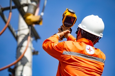 Cụ bà độc thân "ngã ngửa" với hóa đơn tiền điện hơn 12 triệu đồng