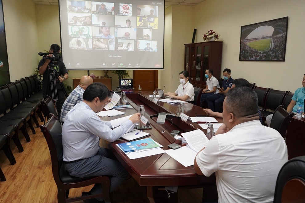 Dừng V-League 2021, HA Gia Lai chưa được nhận Cúp vô địch - 1 Dừng V-League 2021, HA Gia Lai chưa được nhận Cúp vô địch - 1