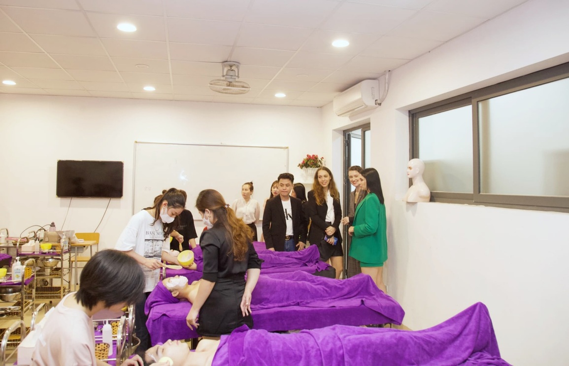 Học Nail chuẩn Quốc tế tại Việt Nam cùng Cao đẳng FPT Polytechnic - 3 Học Nail chuẩn Quốc tế tại Việt Nam cùng Cao đẳng FPT Polytechnic - 3