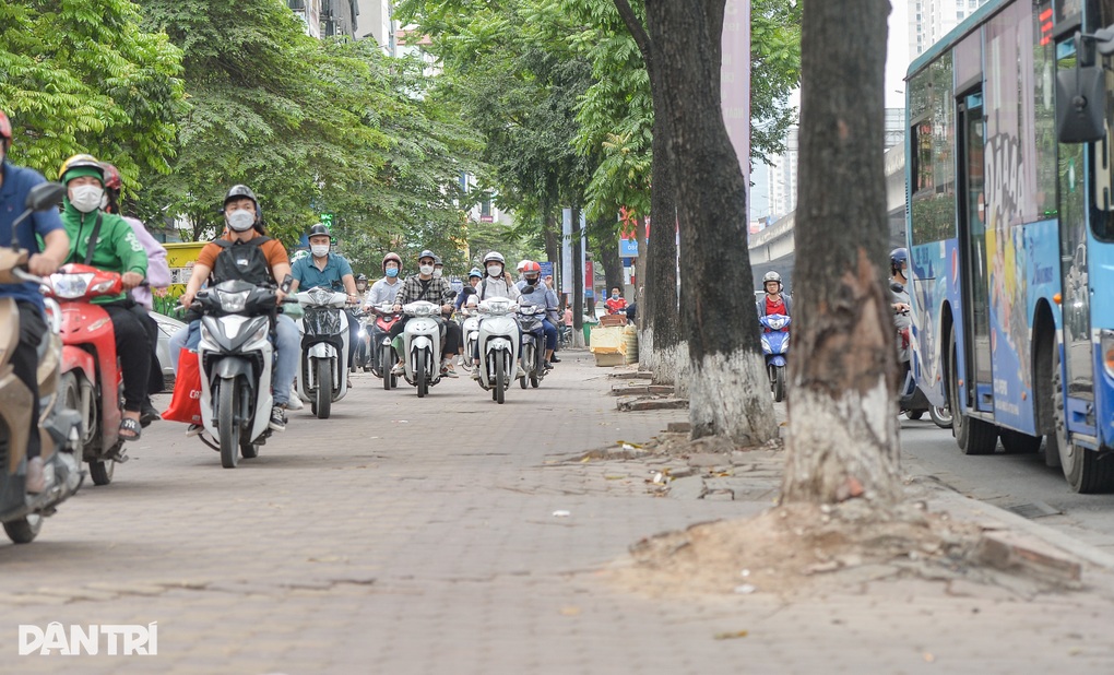 Người dân ùn ùn rời Hà Nội, bến xe chật kín người - 3 Người dân ùn ùn rời Hà Nội, bến xe chật kín người - 3