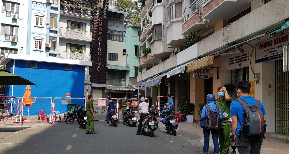 Hiểm họa từ những người nhập cảnh mắc Covid-19 cố tình lẩn trốn - 2 Hiểm họa từ những người nhập cảnh mắc Covid-19 cố tình lẩn trốn - 2