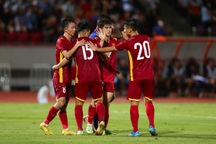 Đội tuyển Việt Nam thắng dễ dàng 4-0 trước Singapore