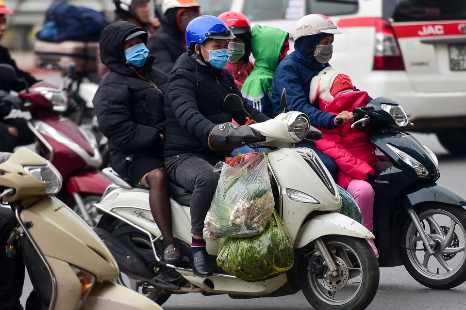 Người dân mang gà, vịt trở lại thủ đô sau kỳ nghỉ Tết Nguyên đán - 8 Người dân mang gà, vịt trở lại thủ đô sau kỳ nghỉ Tết Nguyên đán - 8