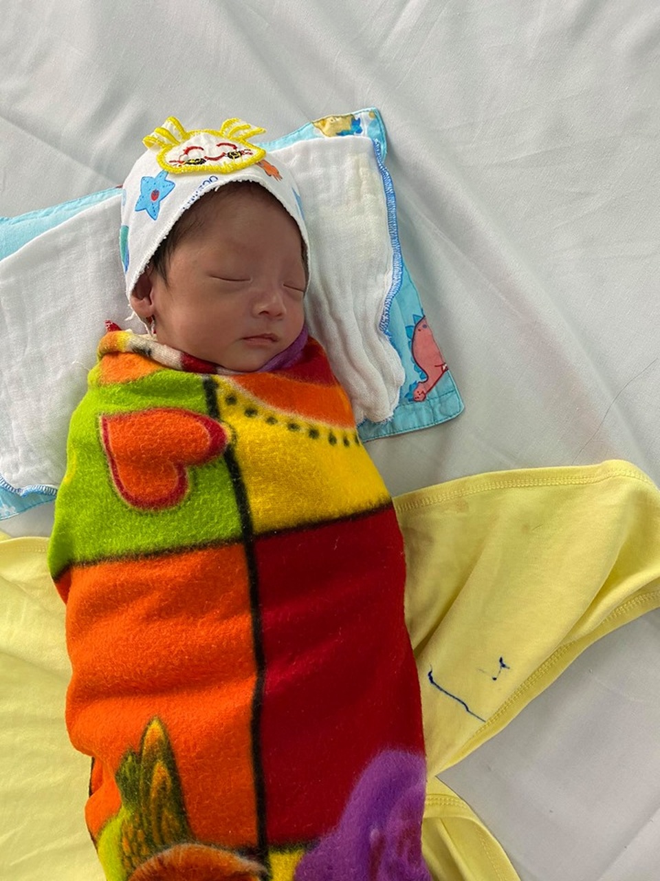 Hài nhi ngừng tim 10 phút được ra viện, tính mạng mẹ vẫn nguy kịch - 1 Hài nhi ngừng tim 10 phút được ra viện, tính mạng mẹ vẫn nguy kịch - 1
