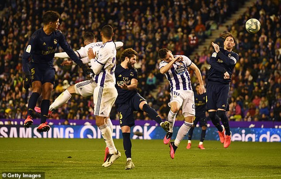 Đánh bại Valladolid, Real Madrid soán ngôi đầu bảng của Barcelona - 5 Đánh bại Valladolid, Real Madrid soán ngôi đầu bảng của Barcelona - 5