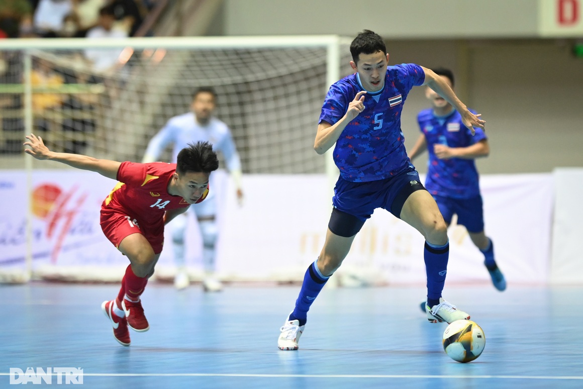 Thắng futsal Việt Nam, cầu thủ Thái Lan nhảy múa, ăn mừng đầy phấn khích - 16 Thắng futsal Việt Nam, cầu thủ Thái Lan nhảy múa, ăn mừng đầy phấn khích - 16