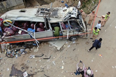 Vụ lật xe chở đoàn thiện nguyện: Đột ngột mất phanh ở đoạn cua dốc