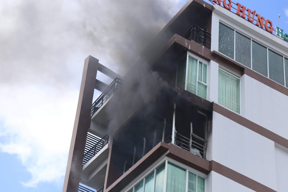 Cháy khách sạn ở Nha Trang, du khách náo loạn bỏ chạy - 1 Cháy khách sạn ở Nha Trang, du khách náo loạn bỏ chạy - 1