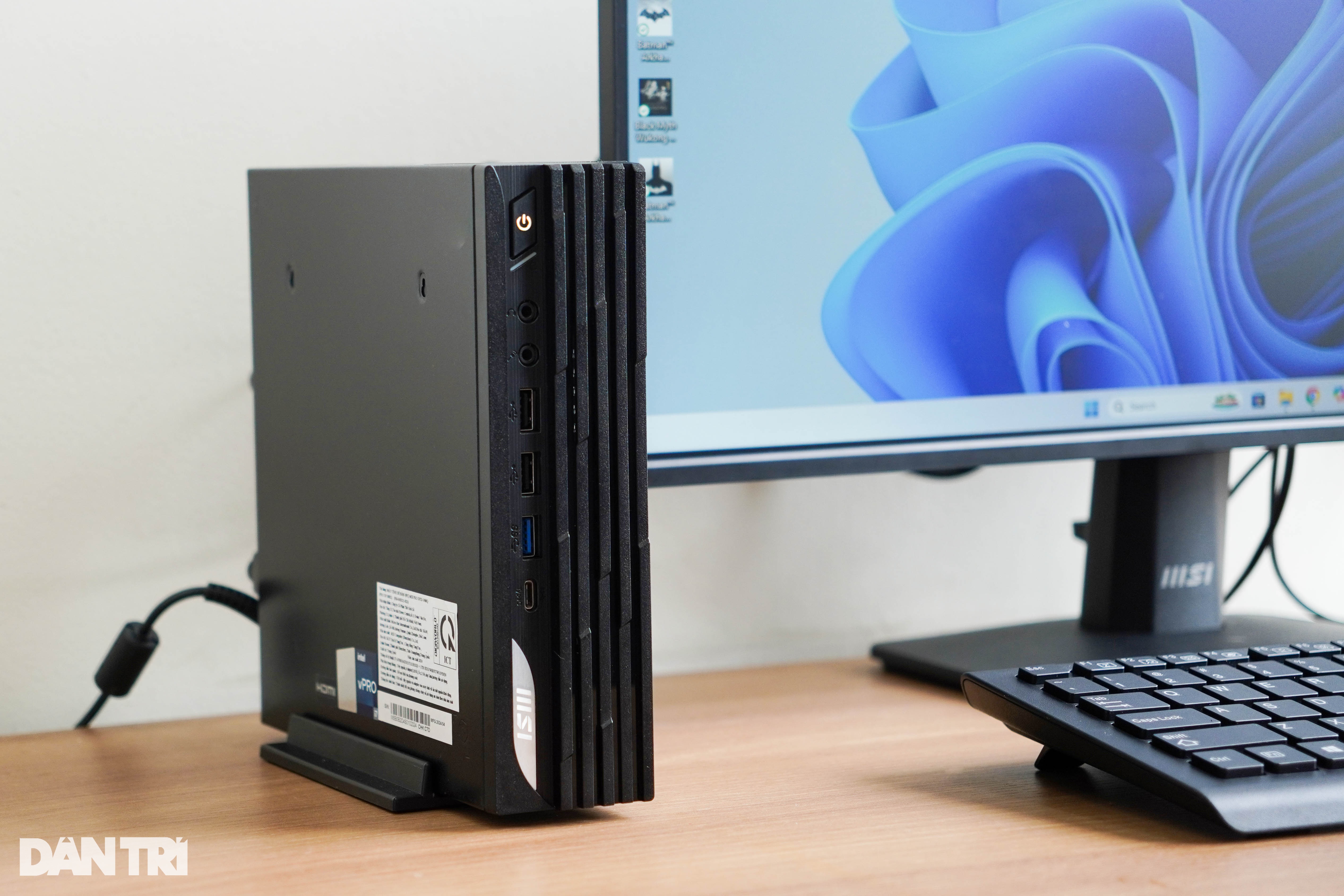 Trải nghiệm máy tính có kích thước nhỏ như cục phát WiFi - 4 Trải nghiệm máy tính có kích thước nhỏ như cục phát WiFi - 4