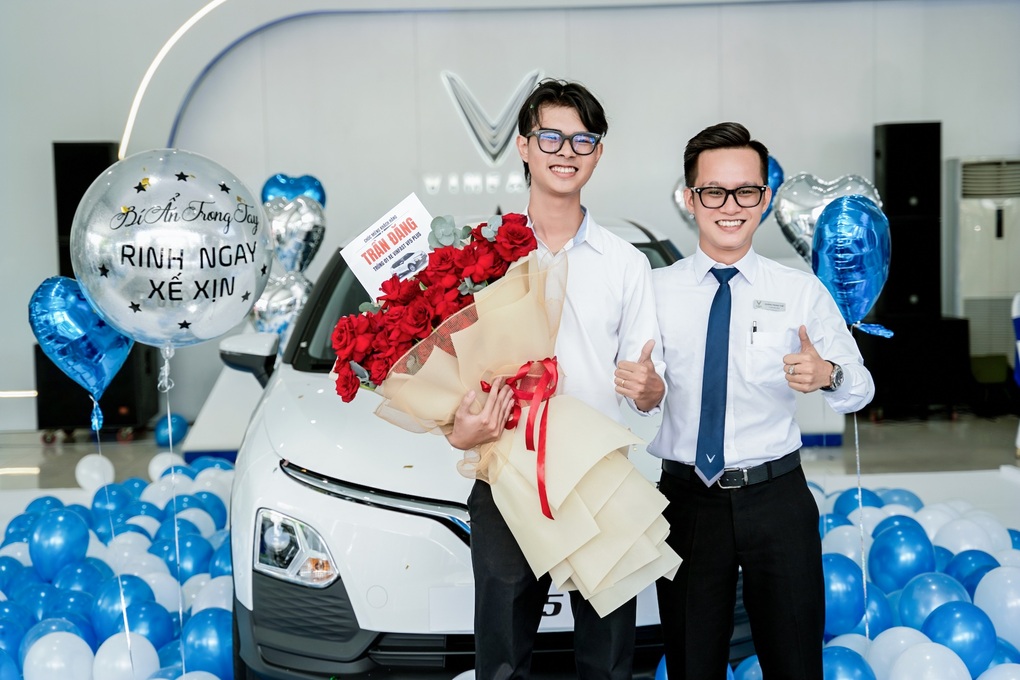 Khách hàng VinFast có cơ hội trúng thêm ô tô, xe máy điện - 1 Khách hàng VinFast có cơ hội trúng thêm ô tô, xe máy điện - 1