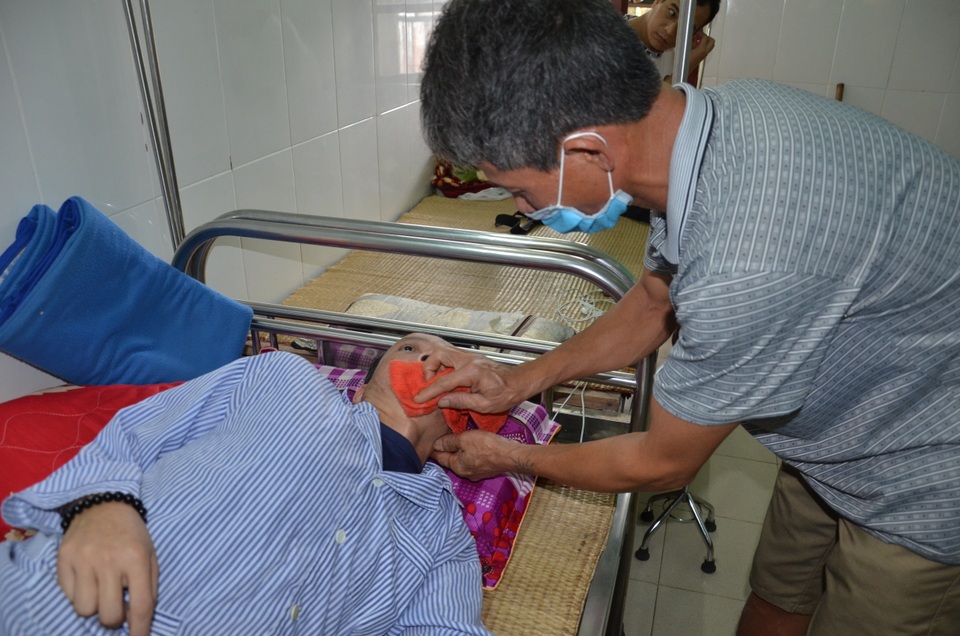 Thương cảnh người cha 2 con, chấn thương sọ não không tiền chữa trị - 3 Thương cảnh người cha 2 con, chấn thương sọ não không tiền chữa trị - 3