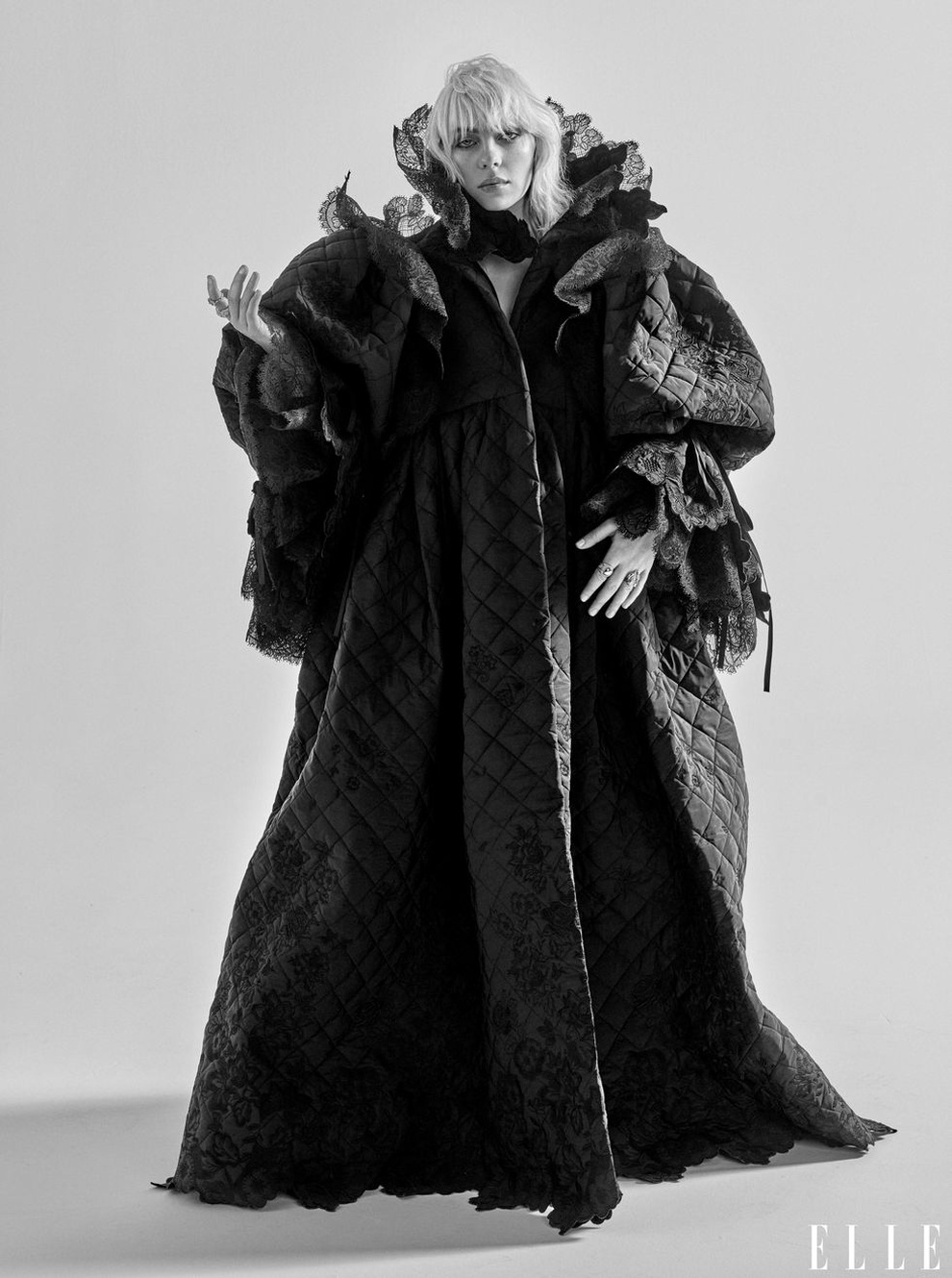 Nữ ca sĩ Billie Eilish mất 100.000 fan vì bức ảnh khoe vòng một - 19 Nữ ca sĩ Billie Eilish mất 100.000 fan vì bức ảnh khoe vòng một - 19