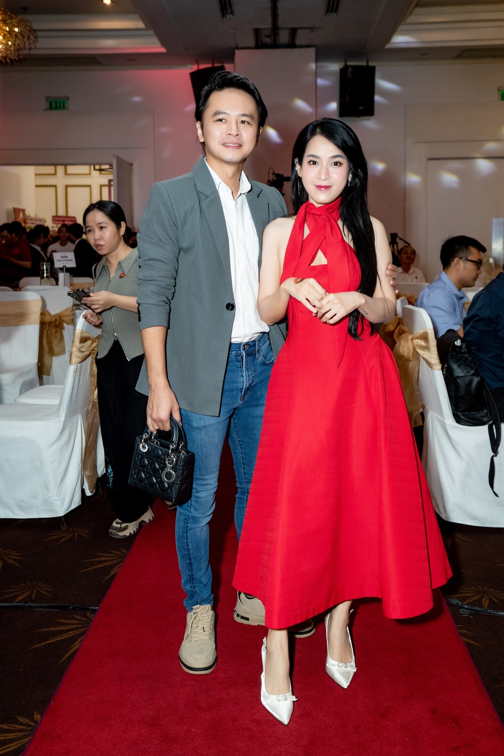 Quyền Linh tạo bất ngờ cho con gái Hạt Dẻ dịp sinh nhật 16 tuổi - 9 Quyền Linh tạo bất ngờ cho con gái Hạt Dẻ dịp sinh nhật 16 tuổi - 9