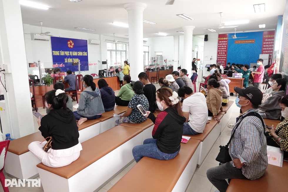 Lãnh đạo xã gần 200.000 dân kể chuyện bữa trưa tay làm hàm nhai ở công sở - 5