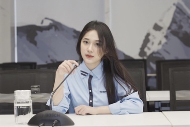 Nữ sinh Học viện Ngoại giao vừa xinh đẹp vừa học giỏi, nổi tiếng trên mạng