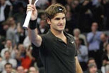 Federer lại thắng trong cuộc đối đầu giữa "Quá khứ" và "Hiện tại"