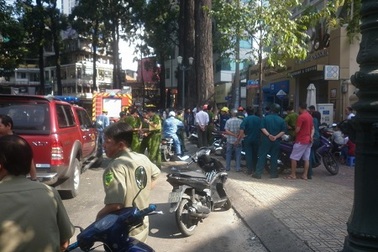 Cháy nhà hàng ẩm thực Quốc tế, thực khách tháo chạy