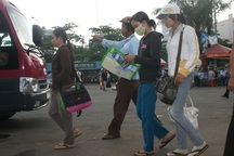 Hỗ trợ 2.700 vé xe cho sinh viên nghèo về quê ăn Tết 