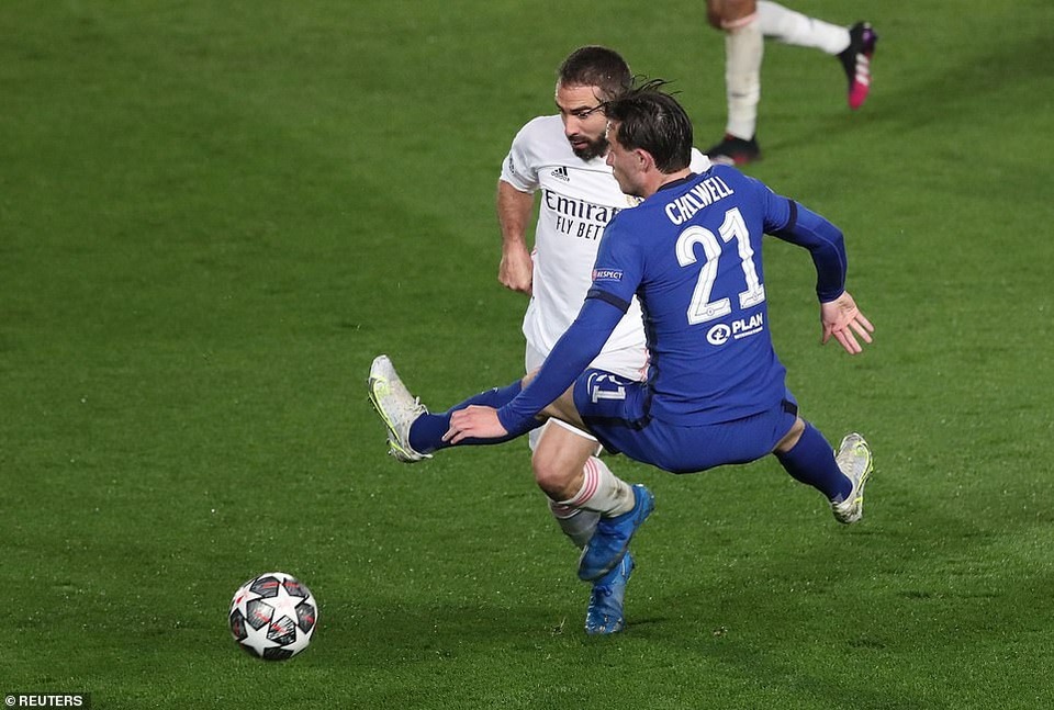 Benzema lập siêu phẩm, Real Madrid may mắn hòa Chelsea - 2 Benzema lập siêu phẩm, Real Madrid may mắn hòa Chelsea - 2