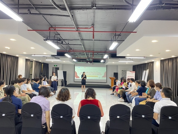 Các giảng viên và học viên trao đổi, thảo luận tại chương trình.
