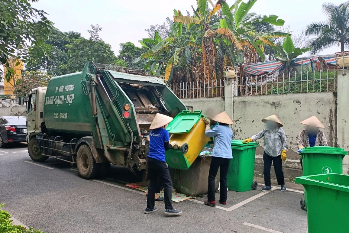 F0 Hà Nội bùng nổ, nhiều nơi vỡ trận xử lý rác thải y tế - 1 F0 Hà Nội bùng nổ, nhiều nơi vỡ trận xử lý rác thải y tế - 1