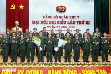 Thiếu tướng Trần Vinh Ngọc được bầu giữ chức Bí thư Đảng ủy Quân khu 7