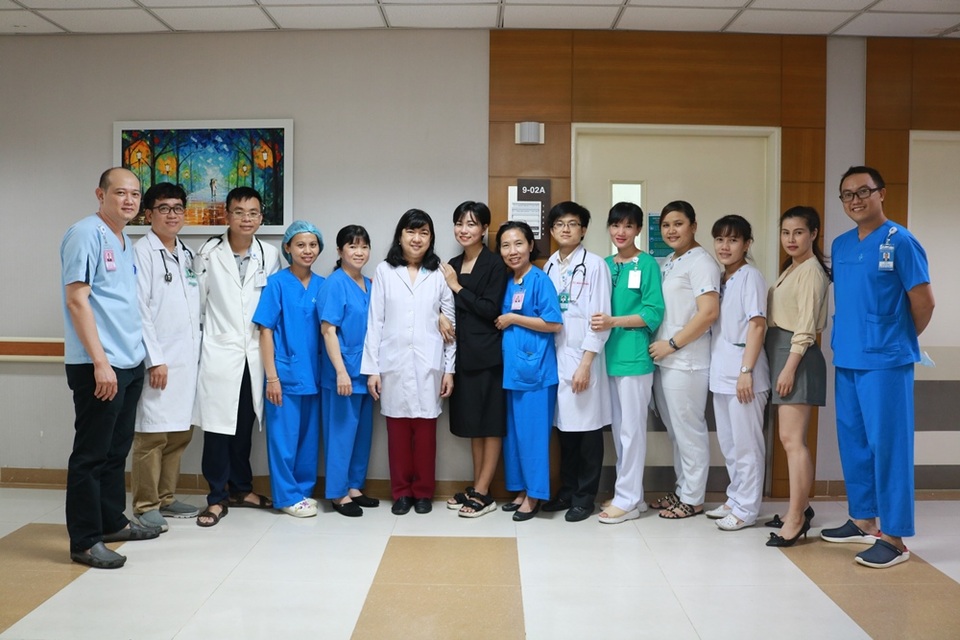 Mẹ dành quả thận tốt nhất để hiến cho con gái - 4 Mẹ dành quả thận tốt nhất để hiến cho con gái - 4