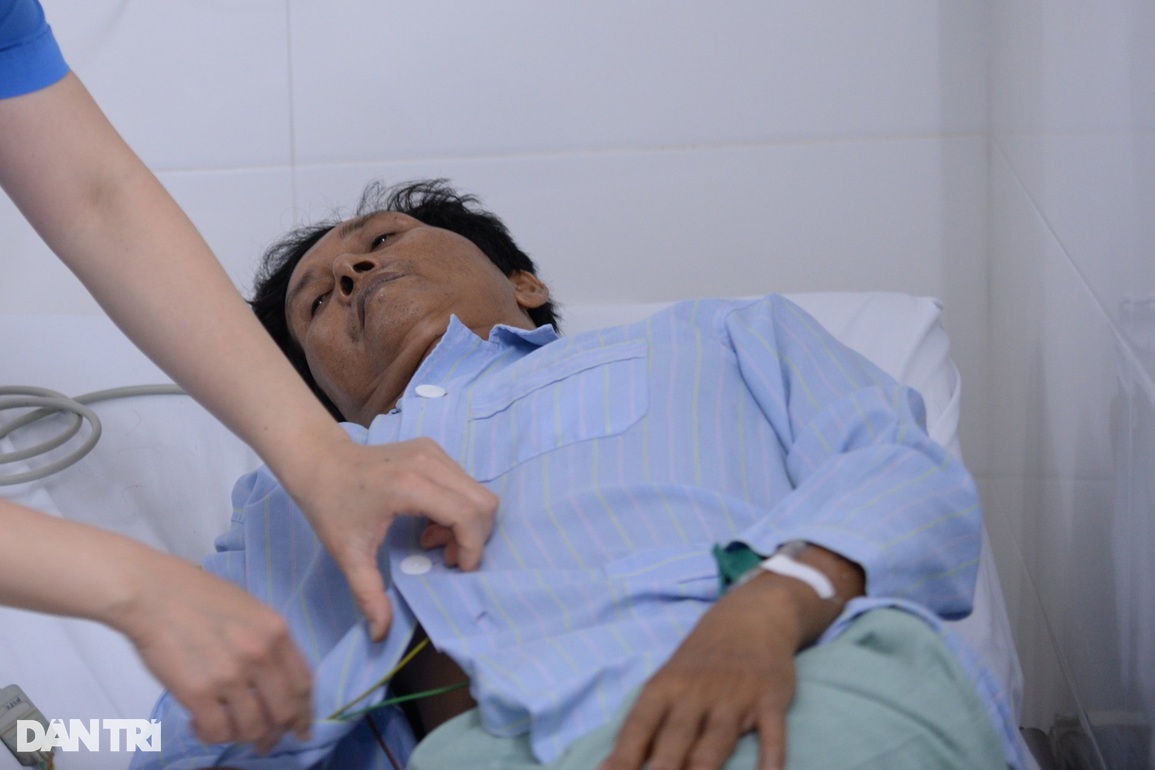 Bác sĩ BV Tim Hà Nội cầu cứu giúp người đàn ông tim to gấp đôi người thường - 6 Bác sĩ BV Tim Hà Nội cầu cứu giúp người đàn ông tim to gấp đôi người thường - 6