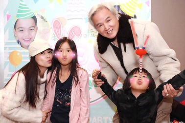 Vợ chồng Trương Đình hạnh phúc khoe gia đình nhỏ sau 10 năm chung sống