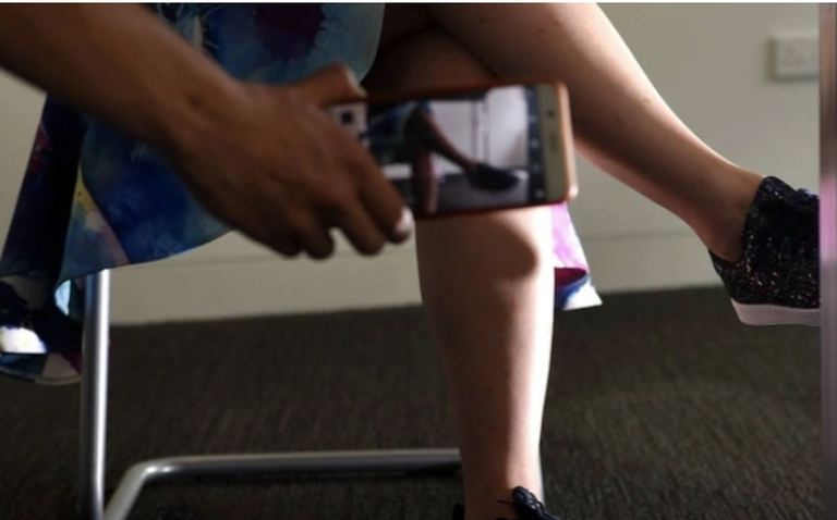 Nam sinh "tố" bị quay lén trong nhà vệ sinh: Sẽ xử lý nghiêm!