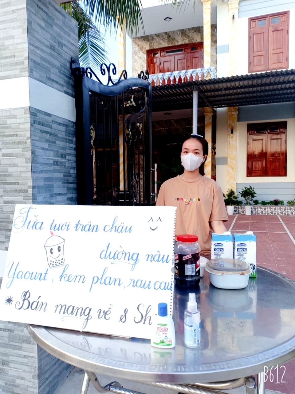 Tạm nghỉ dạy, giáo viên bán hàng online để có thêm thu nhập - 1 Tạm nghỉ dạy, giáo viên bán hàng online để có thêm thu nhập - 1