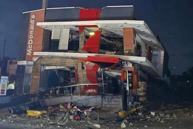 Cảnh đổ nát ở Philippines sau động đất khiến 27 người thiệt mạng