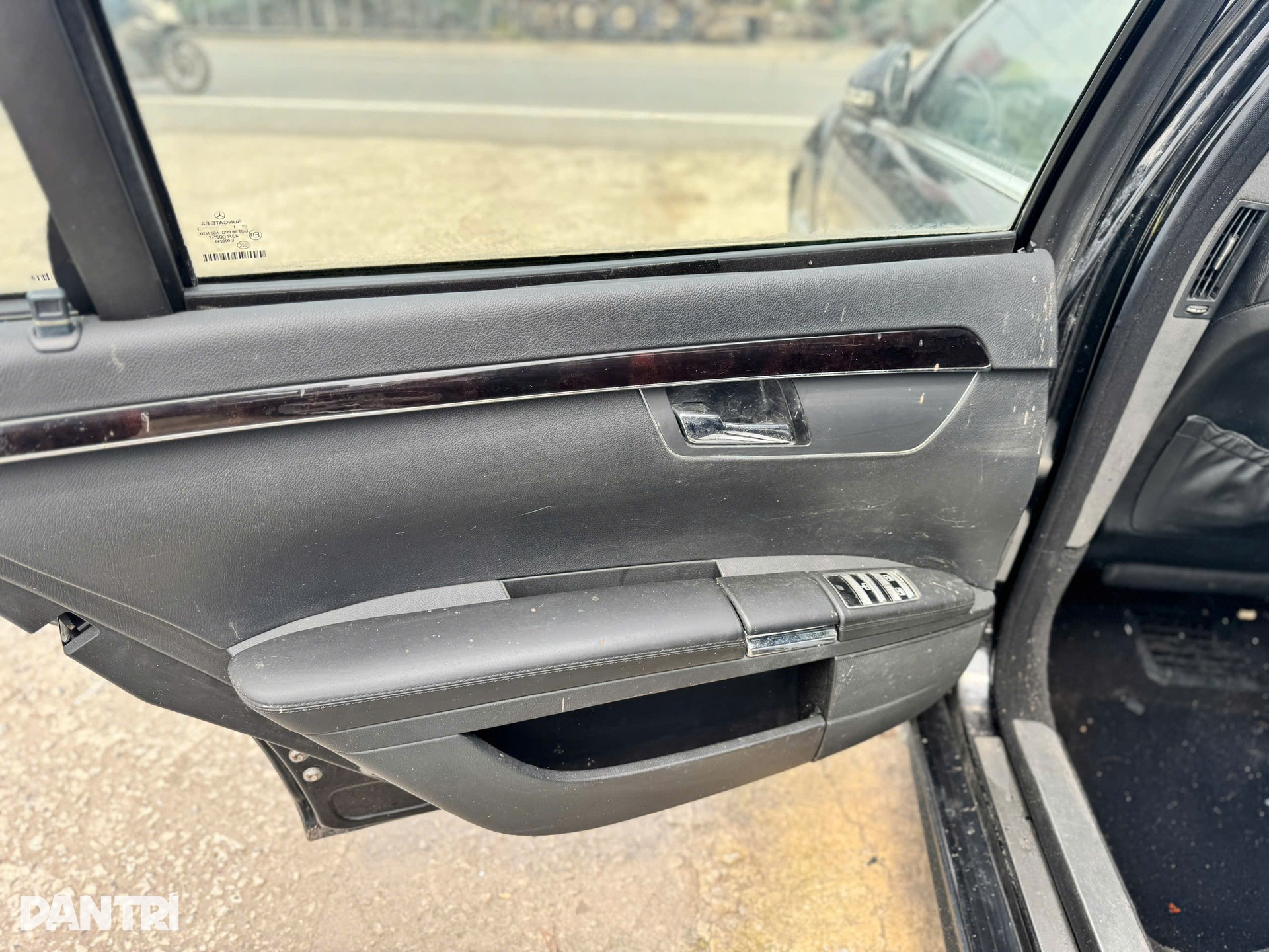 Bên trong chiếc Mercedes S 63 bỏ hoang gần 10 năm đang bán 88 triệu đồng - 12