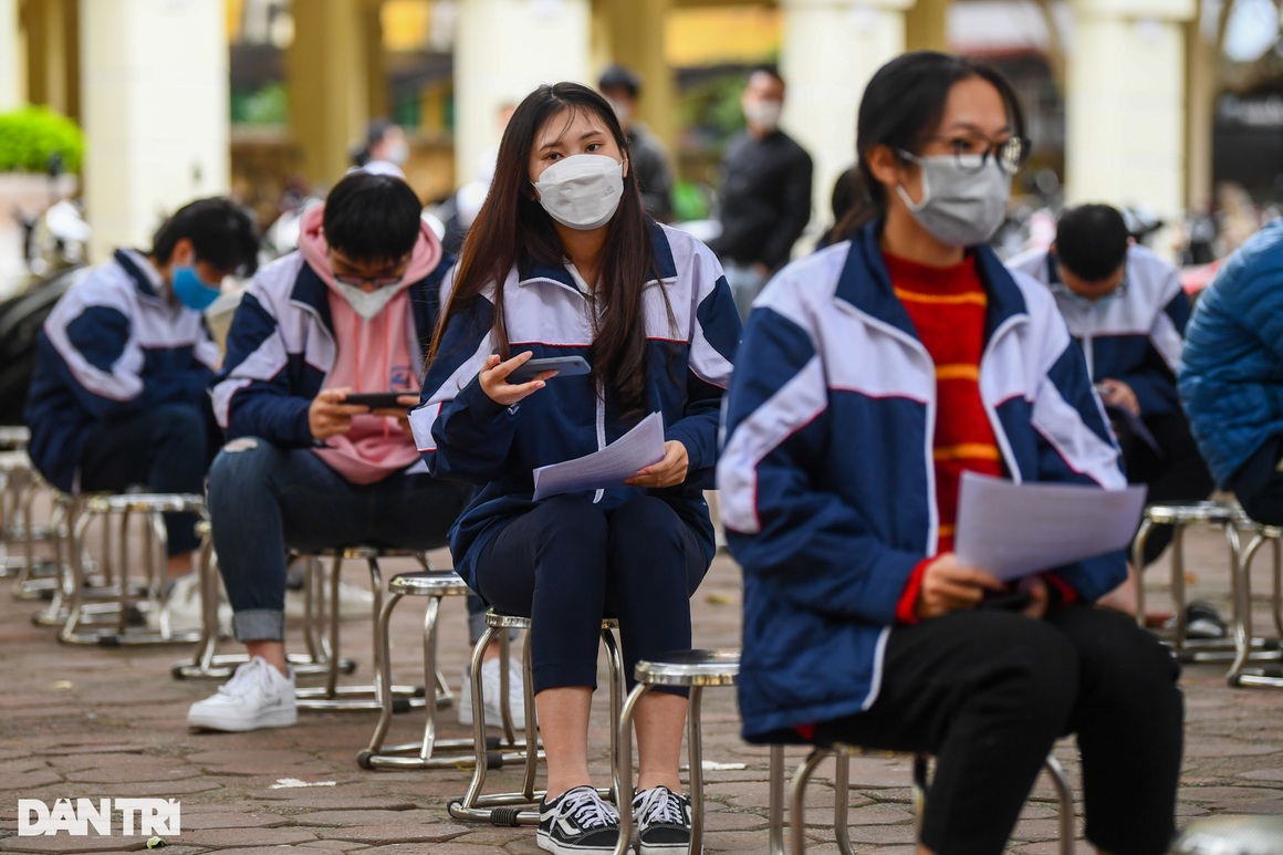 Hà Nội tiêm vaccine Covid-19 cho trẻ từ 15-17 tuổi, ưu tiên học sinh lớp 12 - 6 Hà Nội tiêm vaccine Covid-19 cho trẻ từ 15-17 tuổi, ưu tiên học sinh lớp 12 - 6