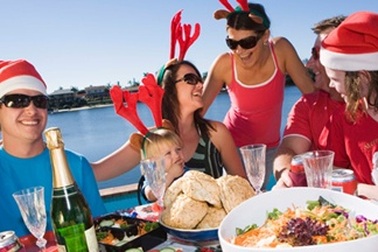 Khám phá những phong tục Noel lạ đời nhất thế giới