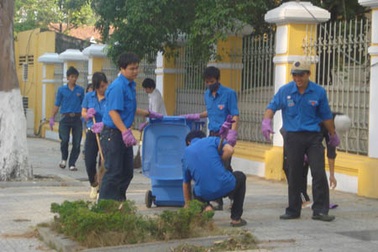 1.000 sinh viên, thanh niên ra quân dọn sạch đường phố