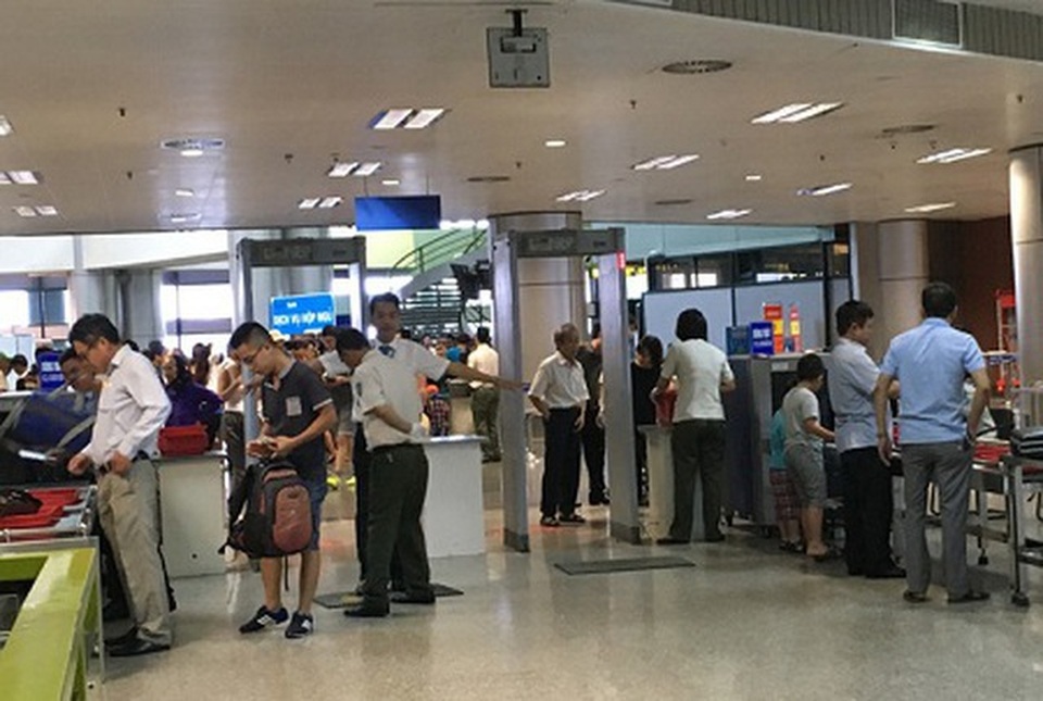 Khách nam trộm đồng hồ ở Nội Bài, bị tóm khi máy bay hạ cánh tại Cần Thơ - 1