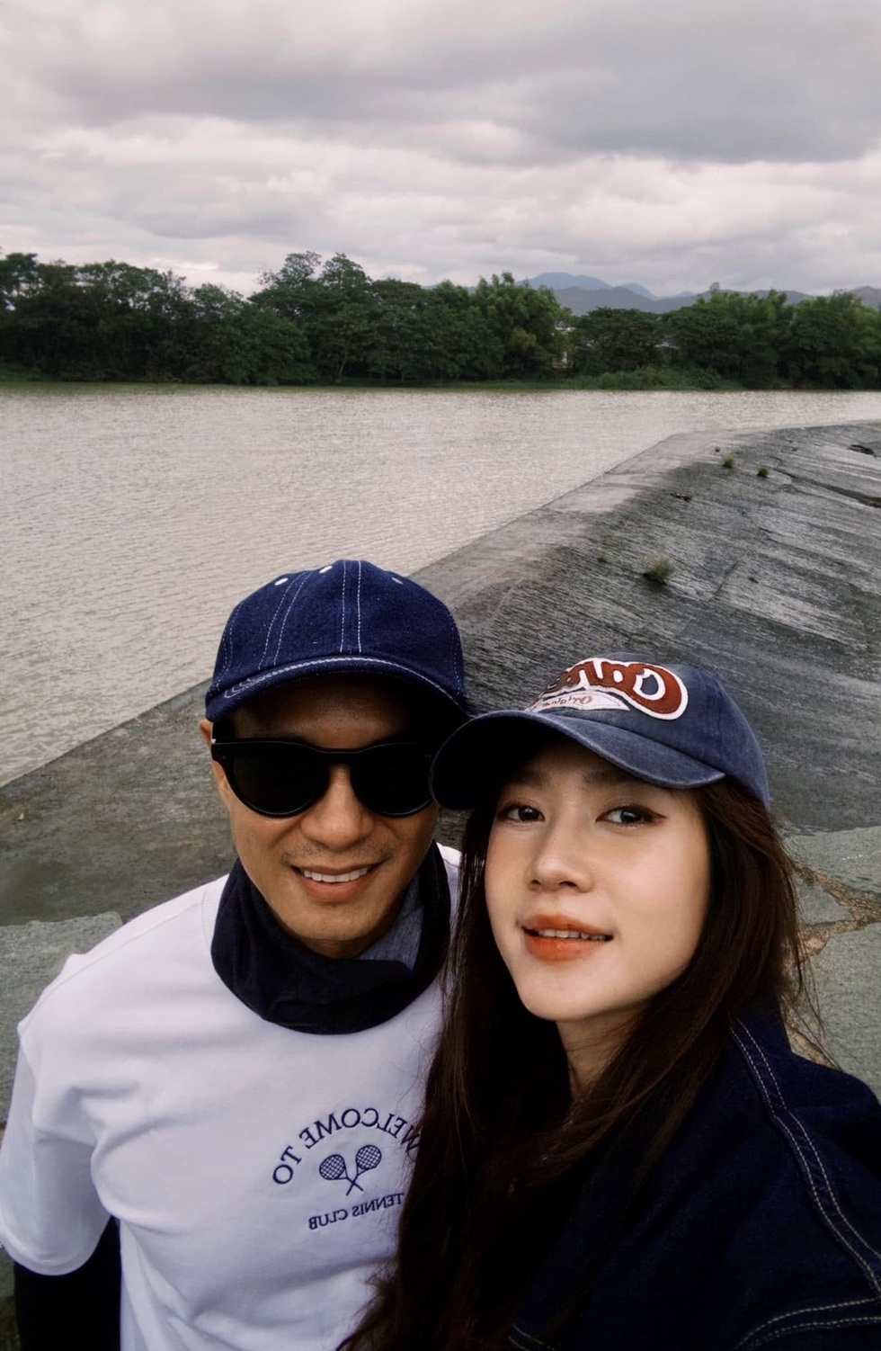 Đạo diễn Lý Hải: Tôi chỉ yêu cầu vợ mặc kín đáo - 7