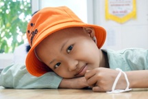 Rơi nước mắt bé ung thư an ủi: "Mẹ đừng khóc, con không đau nữa..."