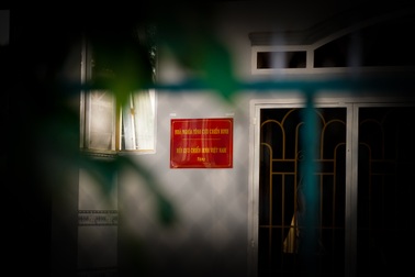 Lãnh đạo huyện đi xe hơi, nhận nhà nghĩa tình "khủng": Bàng hoàng, phẫn nộ!