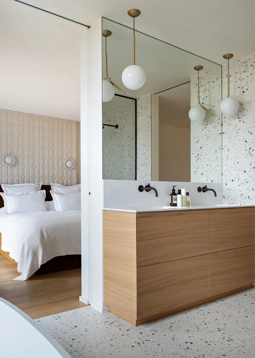 6 xu hướng gương phòng tắm được dự đoán gây bão năm 2026 - 3 6 xu hướng gương phòng tắm được dự đoán gây bão năm 2026 - 3