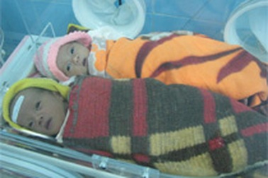 Cứu sống cặp song sinh trong bụng một sản phụ hôn mê sâu