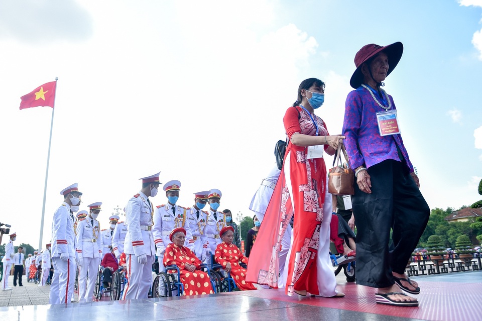 “Dân tộc tôi khi đứng dậy làm người là đứng theo dáng Mẹ!” - 19 “Dân tộc tôi khi đứng dậy làm người là đứng theo dáng Mẹ!” - 19