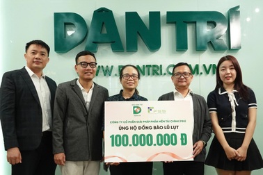 Báo Dân trí đón nhận 100 triệu đồng tiếp sức người dân vùng lũ lụt